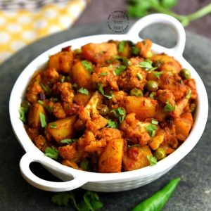 Aloo Gobi – Spiced Potato & Cauliflower Curry (Authentic Indian Vegan & Gluten-Free)