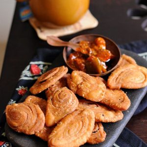 Mathri Roti – Crispy North Indian Spiced Flatbread Snack (Handmade & Savory)