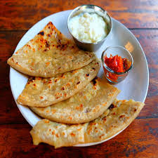 Aloo Paratha – Stuffed Indian Flatbread with Spiced Potato Filling